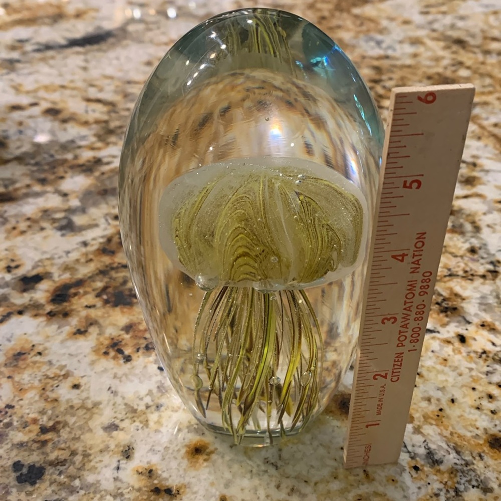Jellyfish paperweight. Glows in the dark. - Picture 7 of 7